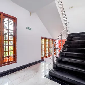 Super Townhouse Center Ernakulam Hotel